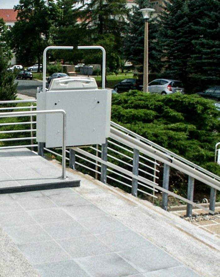 portrait-cibes-s7 Cibes S7 straight staircases and steps stairlift on the left